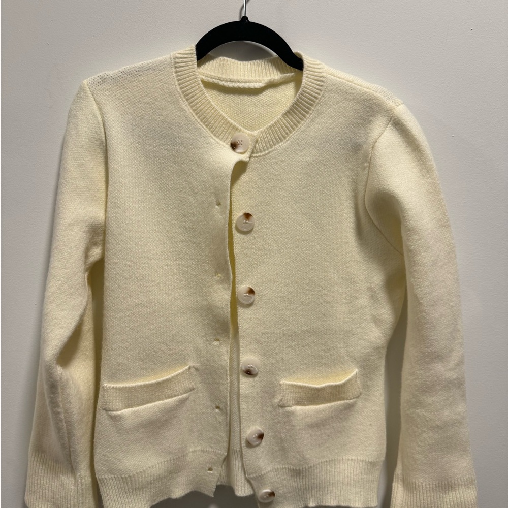 Cream / White Button-Up Cardigan